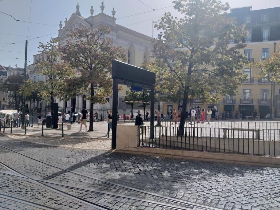 Modern Comfort Within Ancient Streets * Lissabon