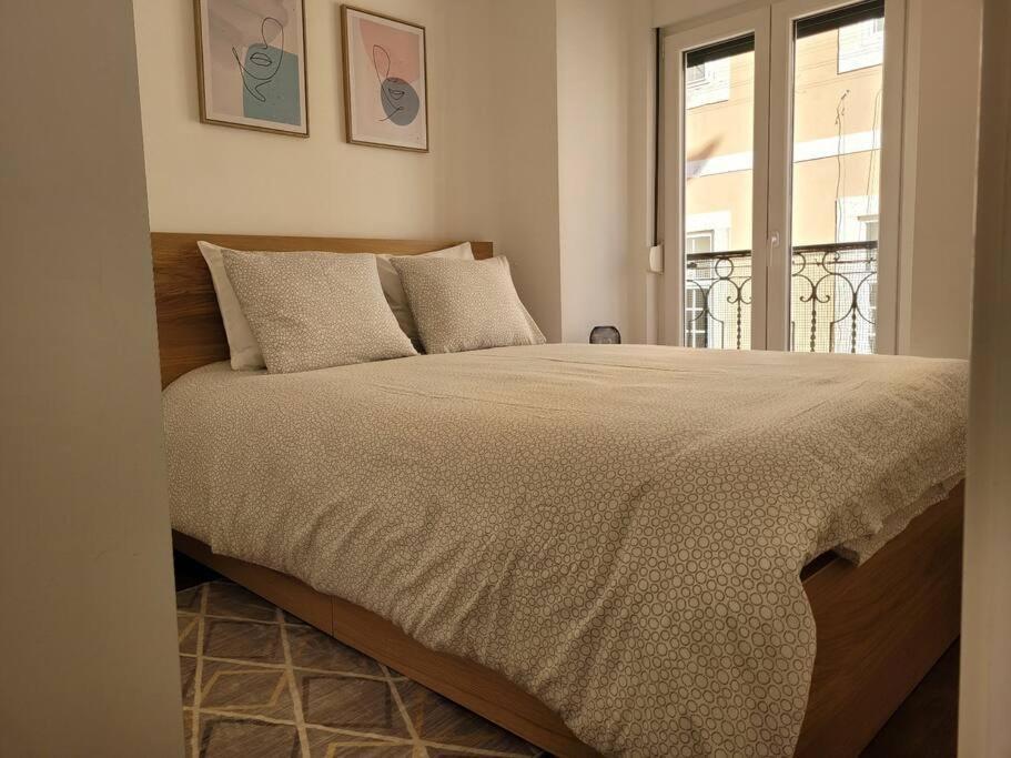 Modern Comfort Within Ancient Streets Lissabon